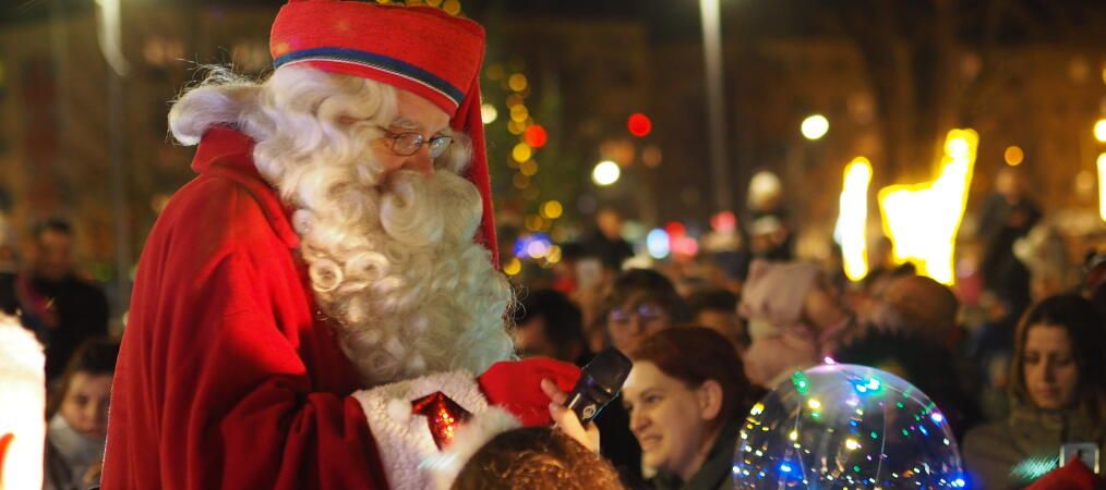 Tlumy Pilan Witaly Swietego Mikolaja Z Rovaniemi Galeria Portal Asta24 Pl Pila Informacje I Wydarzenia