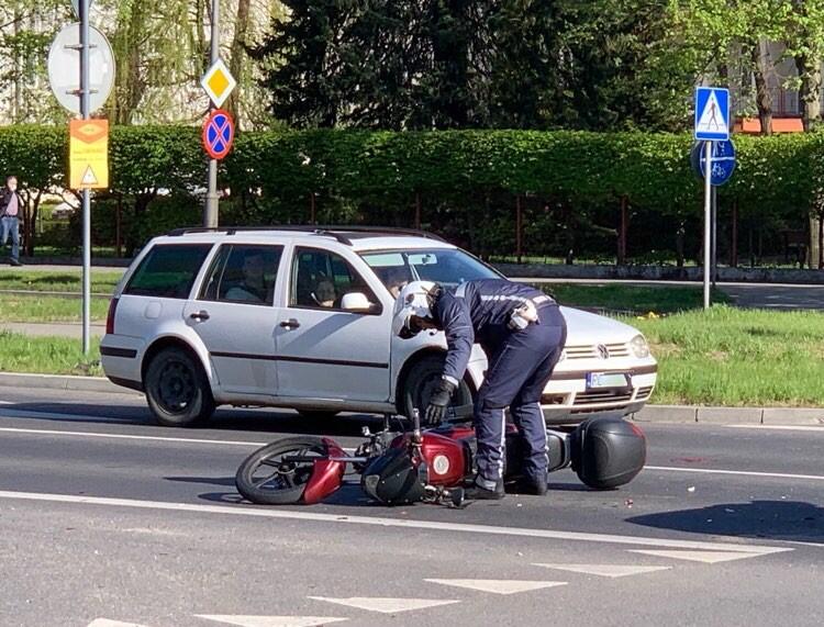 Samochód uderzył motocyklistę ZDJĘCIA Portal asta24.pl