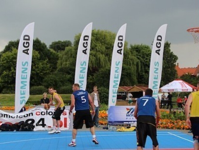 Uliczna koszykówka na Placu Staszica - grafika