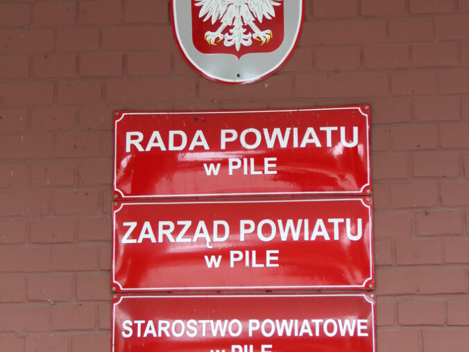 Zamknięte drzwi do Starostwa - grafika