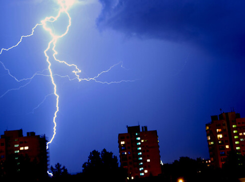 Burze z gradem? Mogą wystąpić dziś nad regionem - grafika