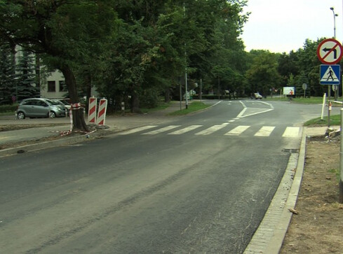 Ulica zamknięta, ale otwarta - grafika