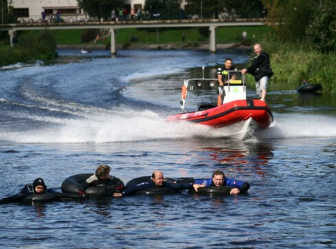 Na dętce i na wesoło - grafika