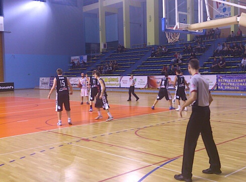 Pierwsze zwycięstwo "u siebie" - grafika