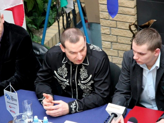 Piotr Stawiński nadal sponsorem Victorii - grafika