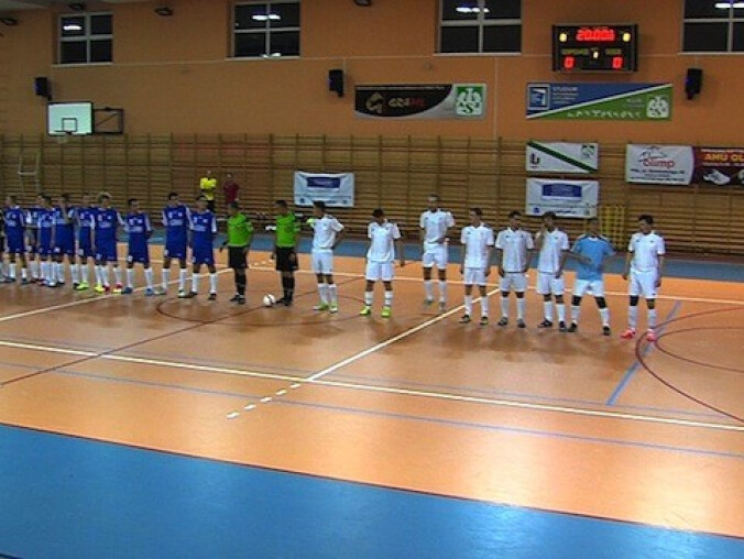 Remis przed własną publicznością - grafika