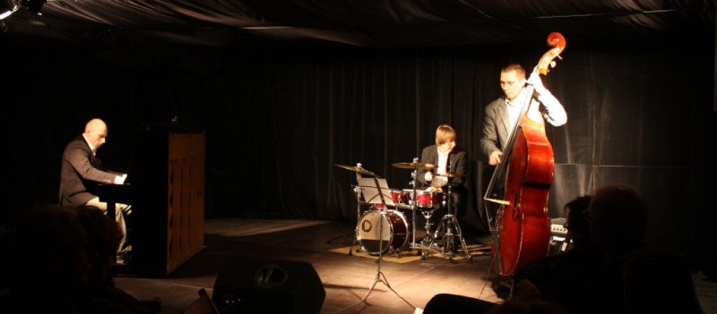 Muzyczne spotkanie z Czamanova Jazz Trio