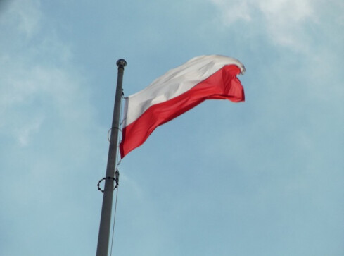 Syreny zawyją dla powstańców - grafika