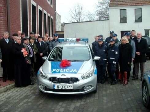 Policjanci z Ujścia mają nowy radiowóz - grafika