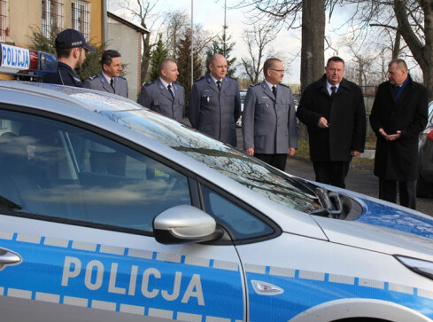 Nowy radiowóz pod choinkę. Czym będą jeździć policjanci z Trzcia - grafika