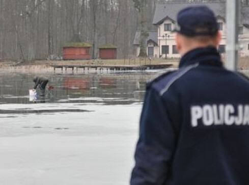 Policjanci ostrzegają rodziców - grafika