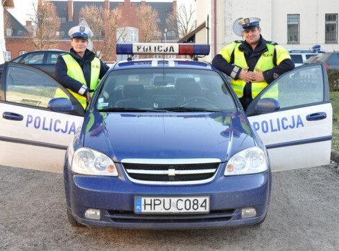 Policjanci uratowali 54-latka, który stracił przytomność na ulicy  - grafika