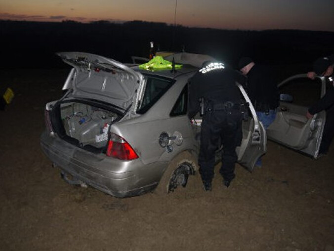  Pościg za dwójką Litwinów. Porzucili samochód w polu i uciekli d - grafika