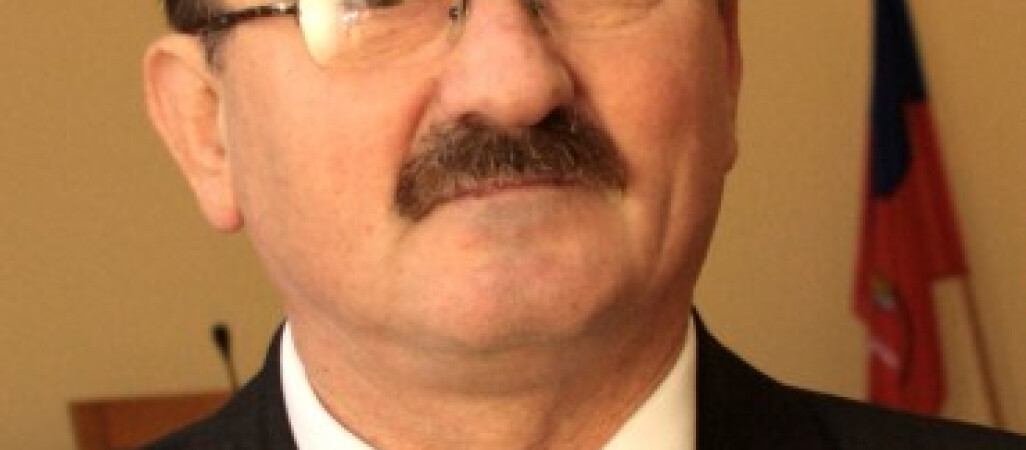 Radny na podwójnym gazie