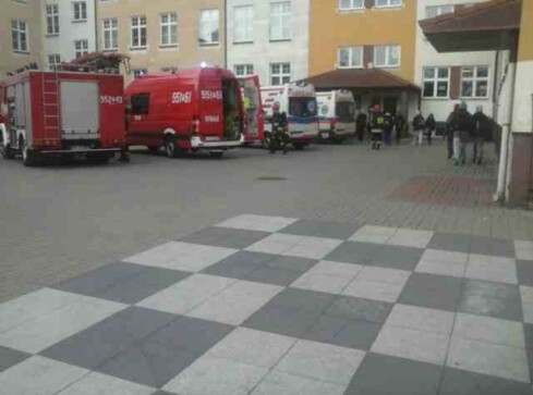 Gimnazjum nr 5 ewakuowane. Czworo uczniów w szpitalu - grafika