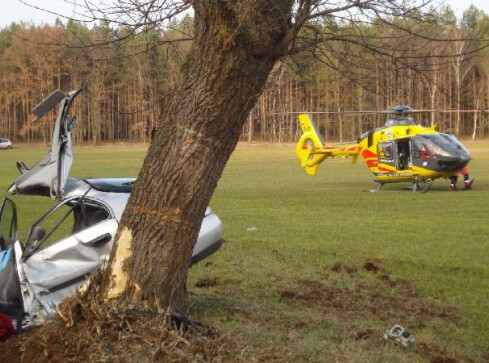 Tragiczny wypadek na trasie Piła - Poznań [ZDJĘCIA] - grafika