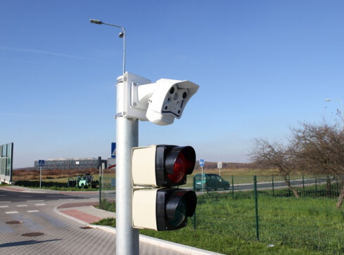 Kamery na skrzyżowaniu będą sprawdzać, czy kierowcy wjeżdżają n - grafika