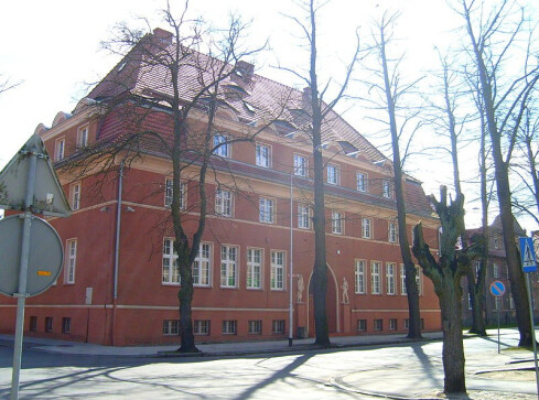 Policjant z Trzcianki oskarżony o pobicie - grafika