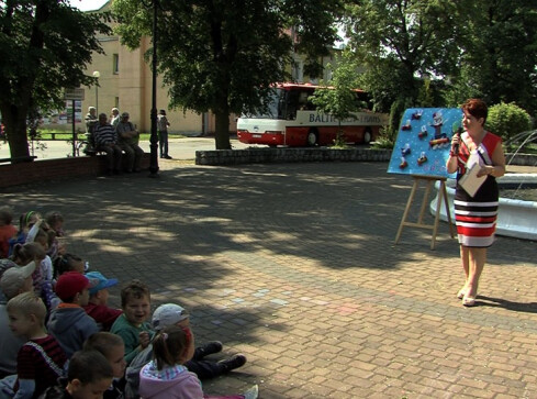 Koszyk pełen książek - grafika