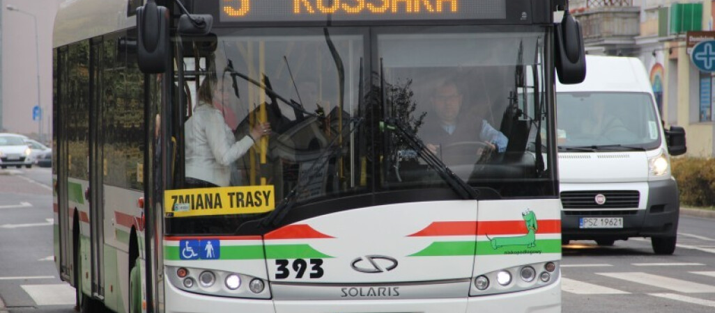 Mniej autobusów na ulicach. Wakacyjny rozkład jazdy