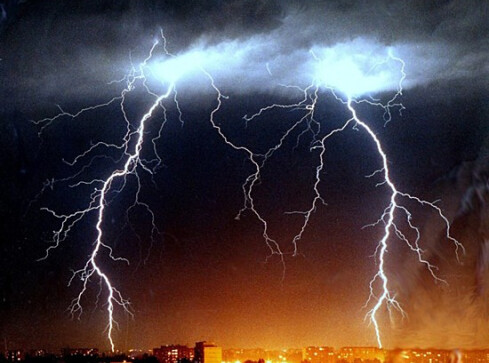 Ostrzeżenie. Uwaga na gwałtowne burze z gradem! - grafika