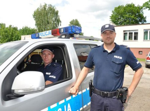 Chciał się powiesić. Uratowali go policjanci - grafika