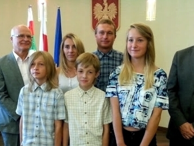 Masz trójkę dzieci? Zgłoś się po Kartę Dużej Rodziny  - grafika