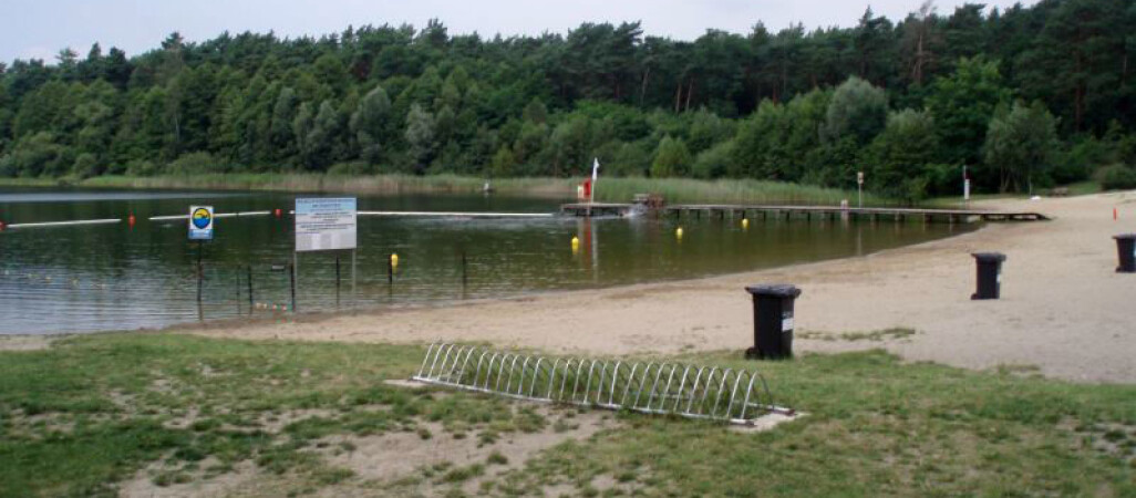 Walczą o przejście przez las nad jezioro Piaszczyste