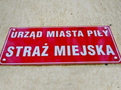 Sypią się kary za piwo pod chmurką - grafika