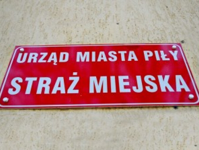 Sypią się kary za piwo pod chmurką - grafika