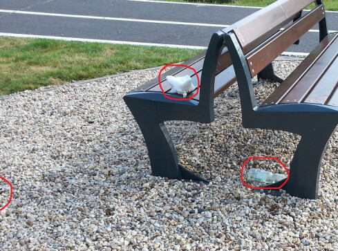 Piękna przystań, ale brakuje kosza na śmieci - grafika