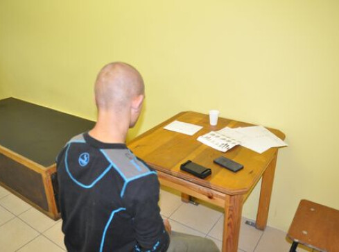 Pobił dla komórki i 30 zł. - grafika