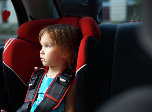 Dziecko w zamkniętym samochodzie - grafika