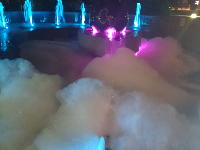 Kąpiel w centrum miasta - grafika