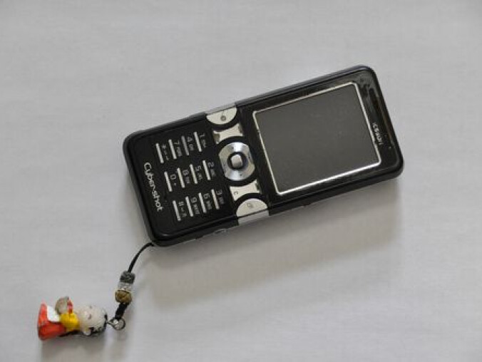 Czyje to telefony? - grafika