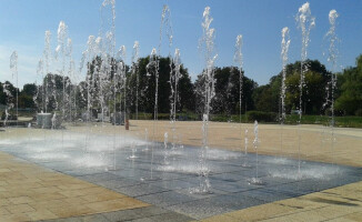 Pilanie na placu budowy na Wyspie