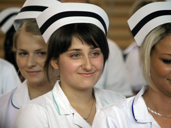 Bezpłatne studia dla pracujących pielęgniarek - grafika