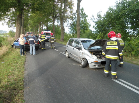 Daewoo i skoda zderzyły się na prostej drodze - grafika