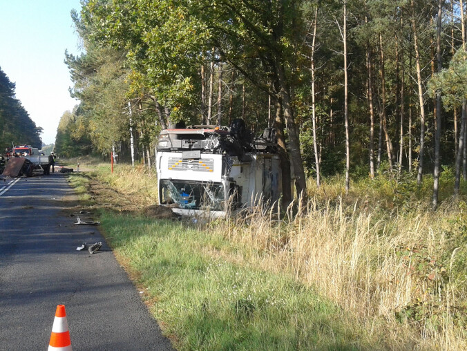 Ciągnik zderzył się z dostawczakiem - grafika