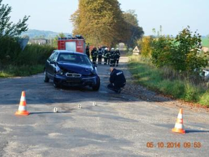 Uderzył volkswagenem w bok rovera - grafika