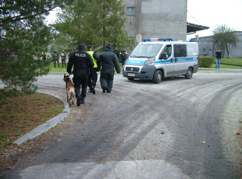 Mężczyzna włamał się do magazynu broni - grafika