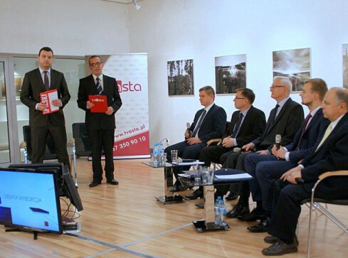 Debata prezydencka w Pile - relacja - grafika