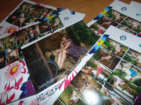 Kalendarz z modelkami na wózkach - grafika