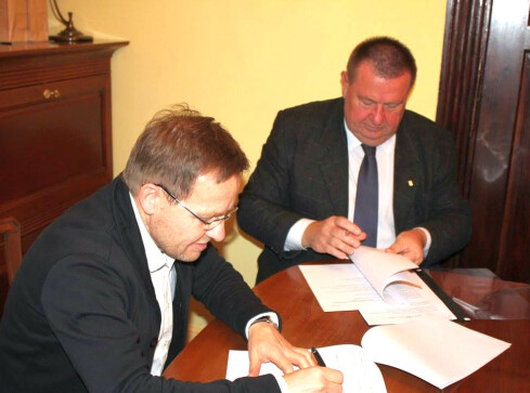 Podpis na wagę milionów - grafika