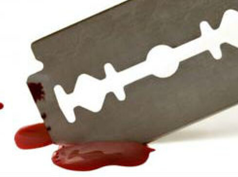 Zakrwawiony mężczyzna z żyletką  zatrzymany - grafika