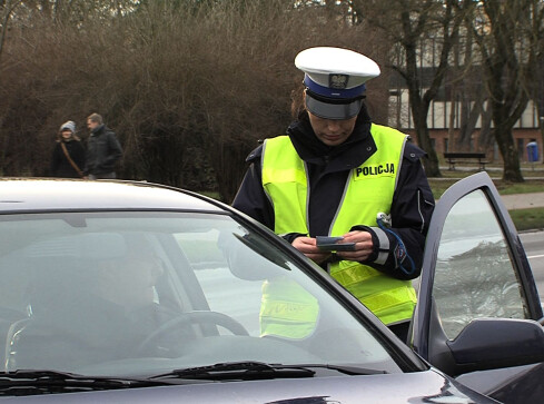 Potrącił 73-latkę na pasach w centrum Piły i uciekł - grafika