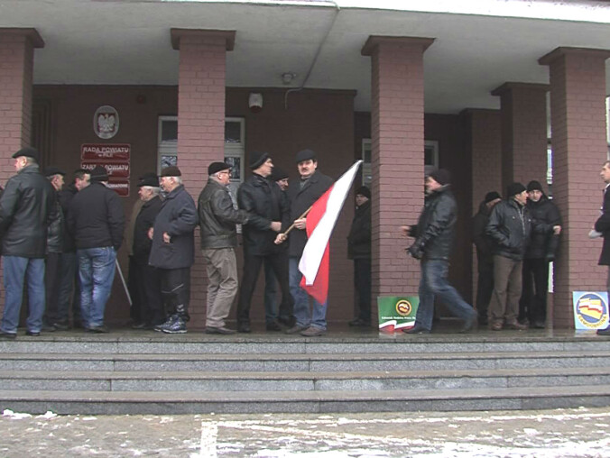 Protest rolników pod starostwem - grafika