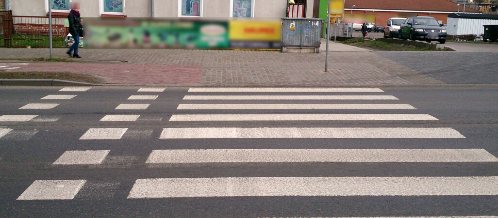 Kobieta z dzieckiem potrącona na pasach