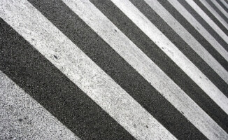 Kobieta z dzieckiem potrącona na pasach