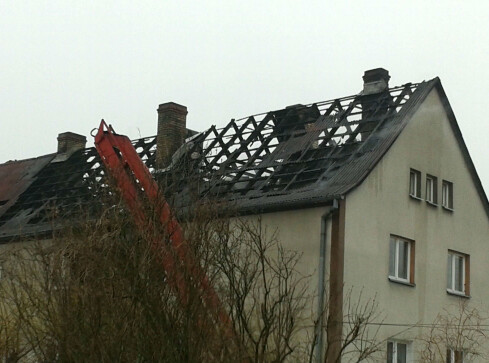 Jęzory ognia nad miastem - grafika